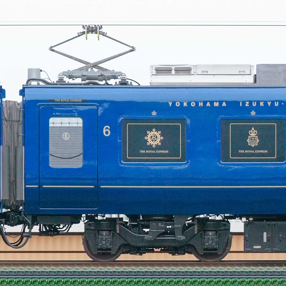 伊豆急行2100系「THE ROYAL EXPRESS」モハ2122の側面写真 伊豆急行2100系「THE ROYAL EXPRESS」モハ2122の側面写真