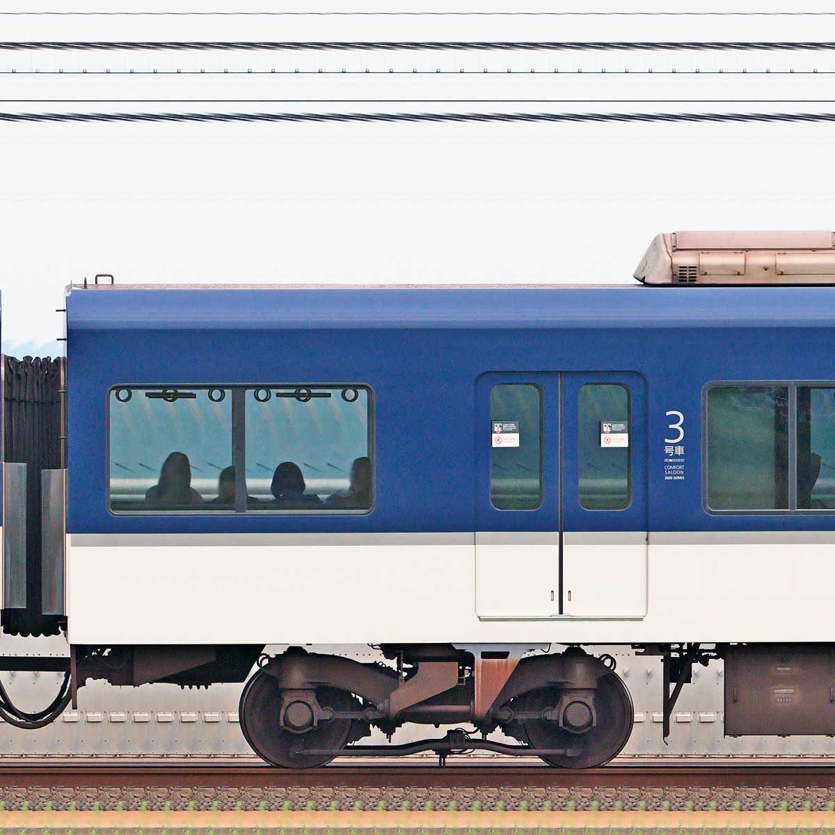 京阪3000系3601の側面写真｜RailFile.jp｜鉄道車両サイドビュー