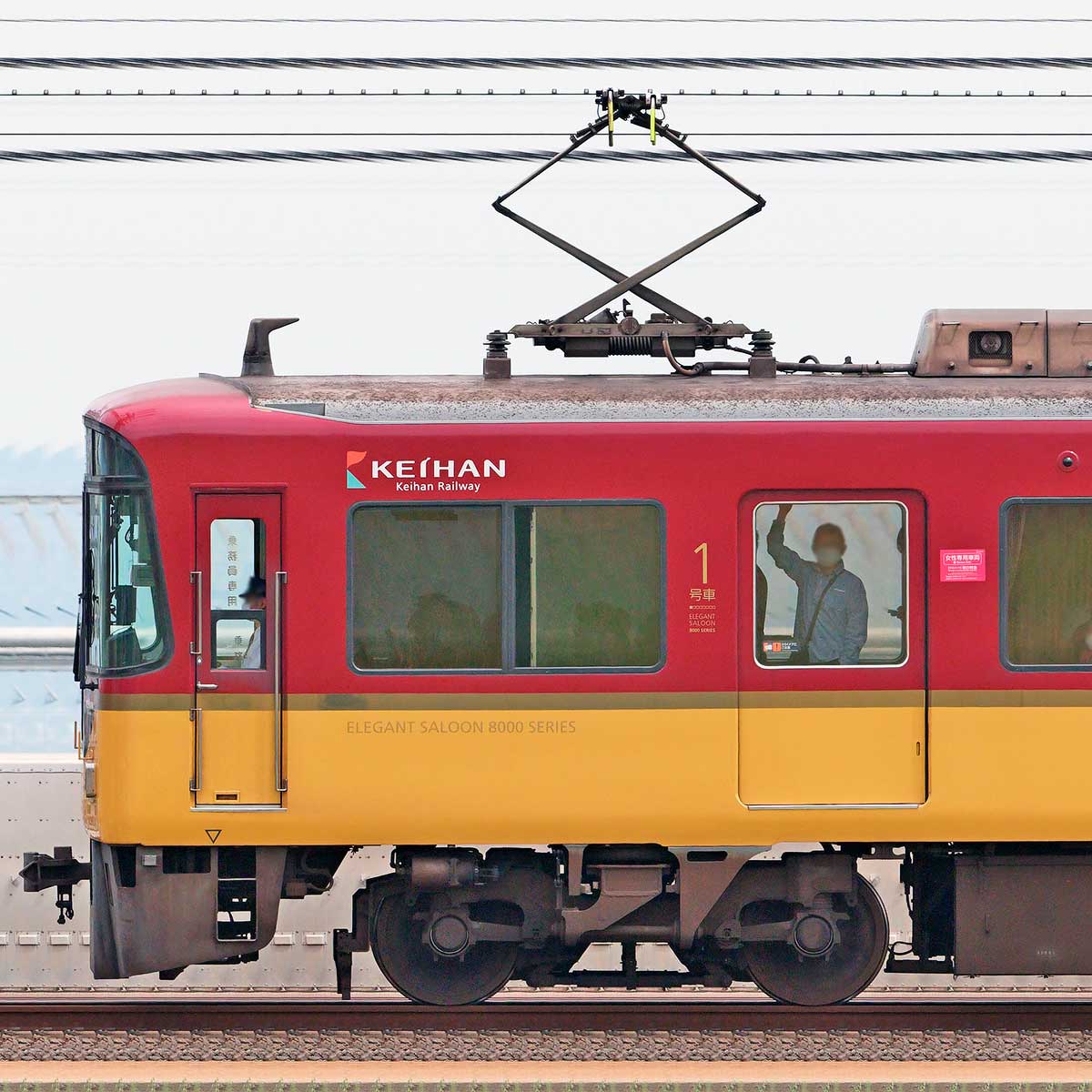 京阪8000系8001編成（川側）｜RailFile.jp｜鉄道車両サイド