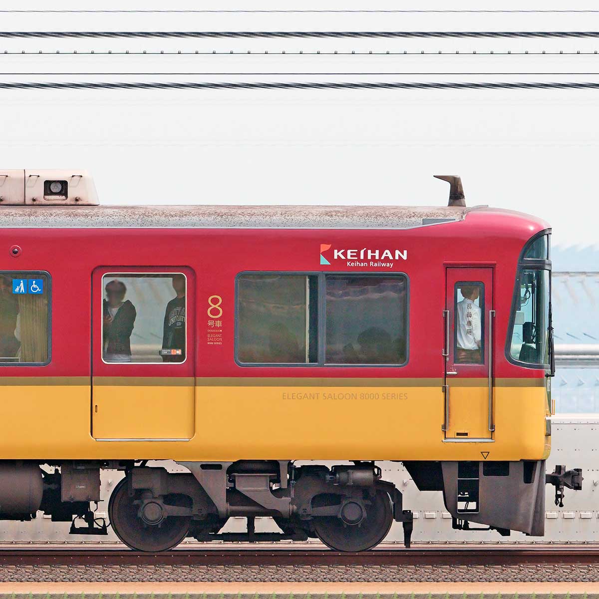 京阪8000系8051の側面写真｜RailFile.jp｜鉄道車両サイドビュー