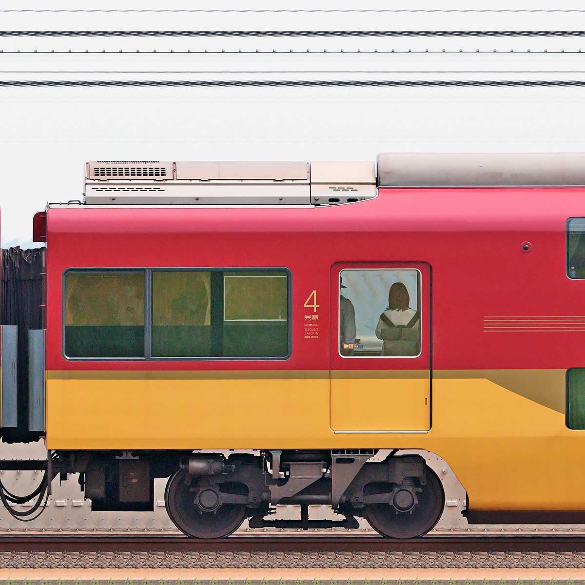 京阪8000系8801の側面写真｜RailFile.jp｜鉄道車両サイドビュー