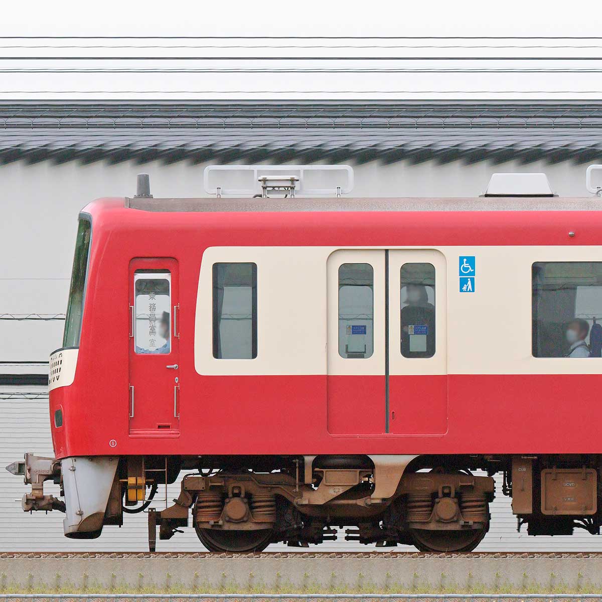 京急電鉄2100形（3次車）デハ2141の側面写真｜RailFile.jp｜鉄道車両