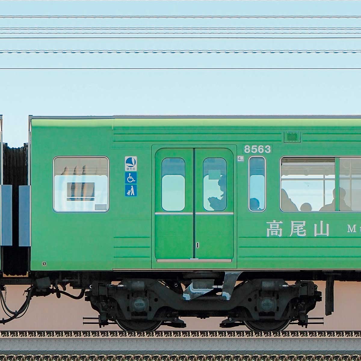 京王8000系　高尾山トレイン グリーンマックス】京王電鉄8000系 高尾山トレイン（識別灯点灯