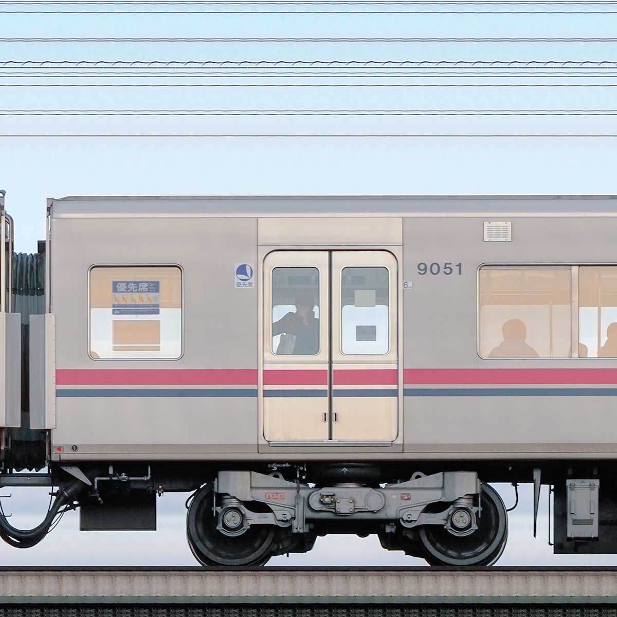 京王9000系デハ9051の側面写真｜RailFile.jp｜鉄道車両サイド