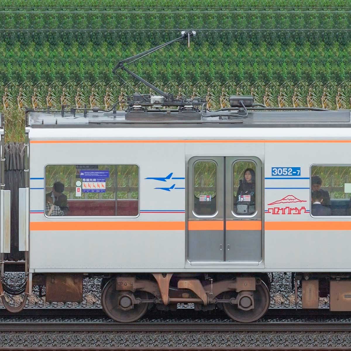 京成3000形（7次車／3050形）3052-7（デザイン変更後）の側面写真｜RailFile.jp｜鉄道車両サイドビューの図鑑