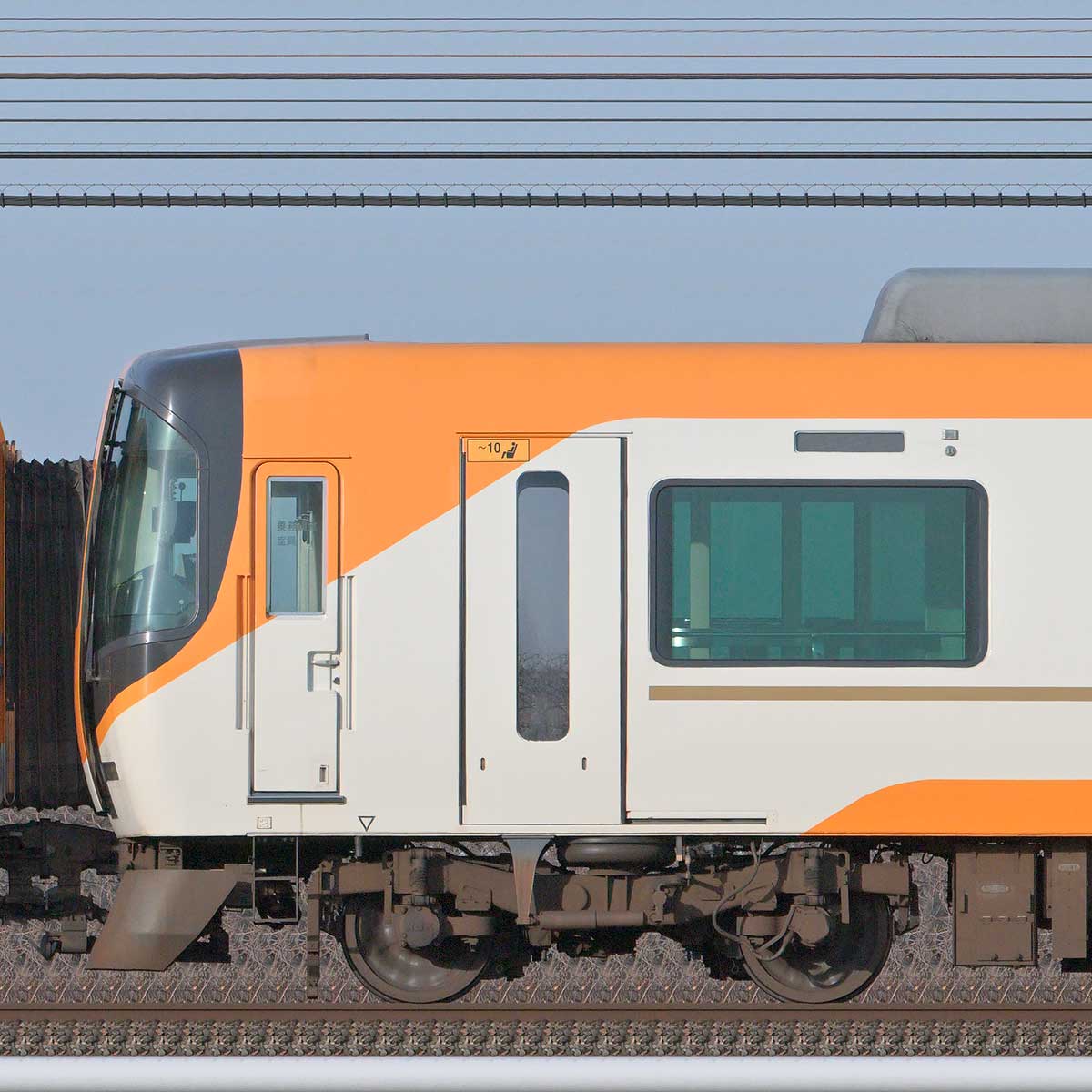 近鉄22000系「ACE」モ22422の側面写真｜RailFile.jp｜鉄道車両サイド