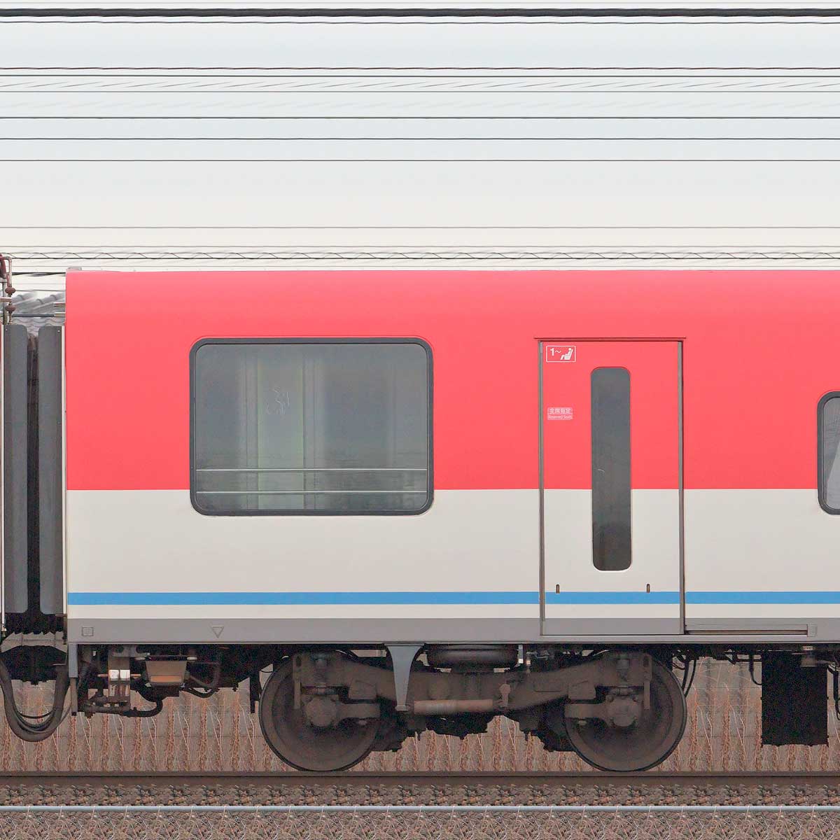 近鉄23000系「伊勢志摩ライナー」モ23305の側面写真｜RailFile.jp 