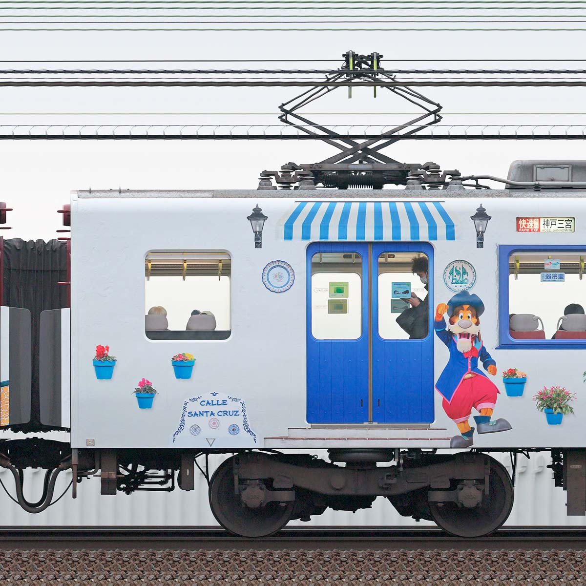 近鉄5800系「志摩スペイン村ラッピングトレイン」モ5401の側面写真