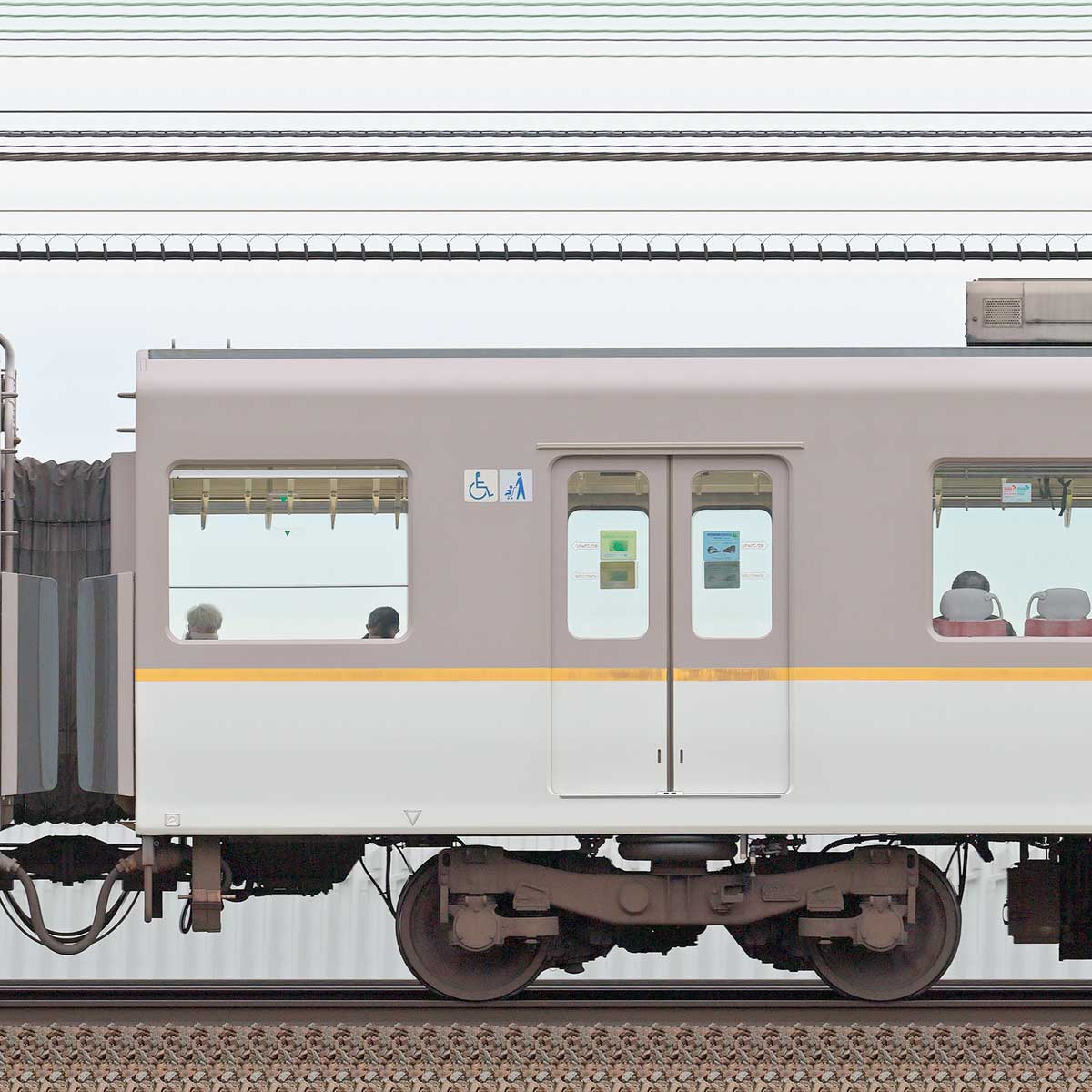 近鉄5820系「L/Cカー」モ5621の側面写真｜RailFile.jp｜鉄道車両サイド