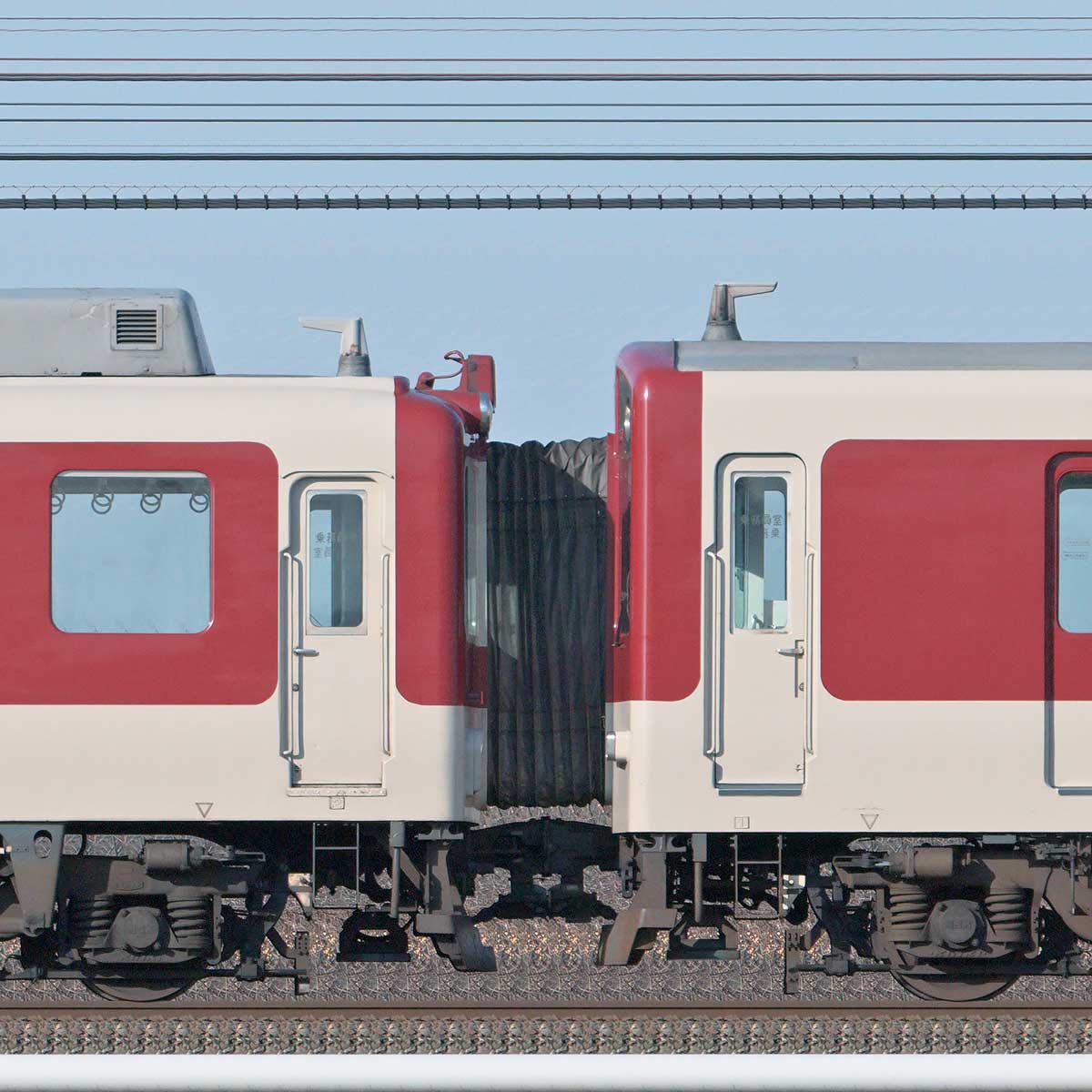 近鉄8000系L90・8090編成＋1249系VE51・1251編成（山側）｜RailFile.jp