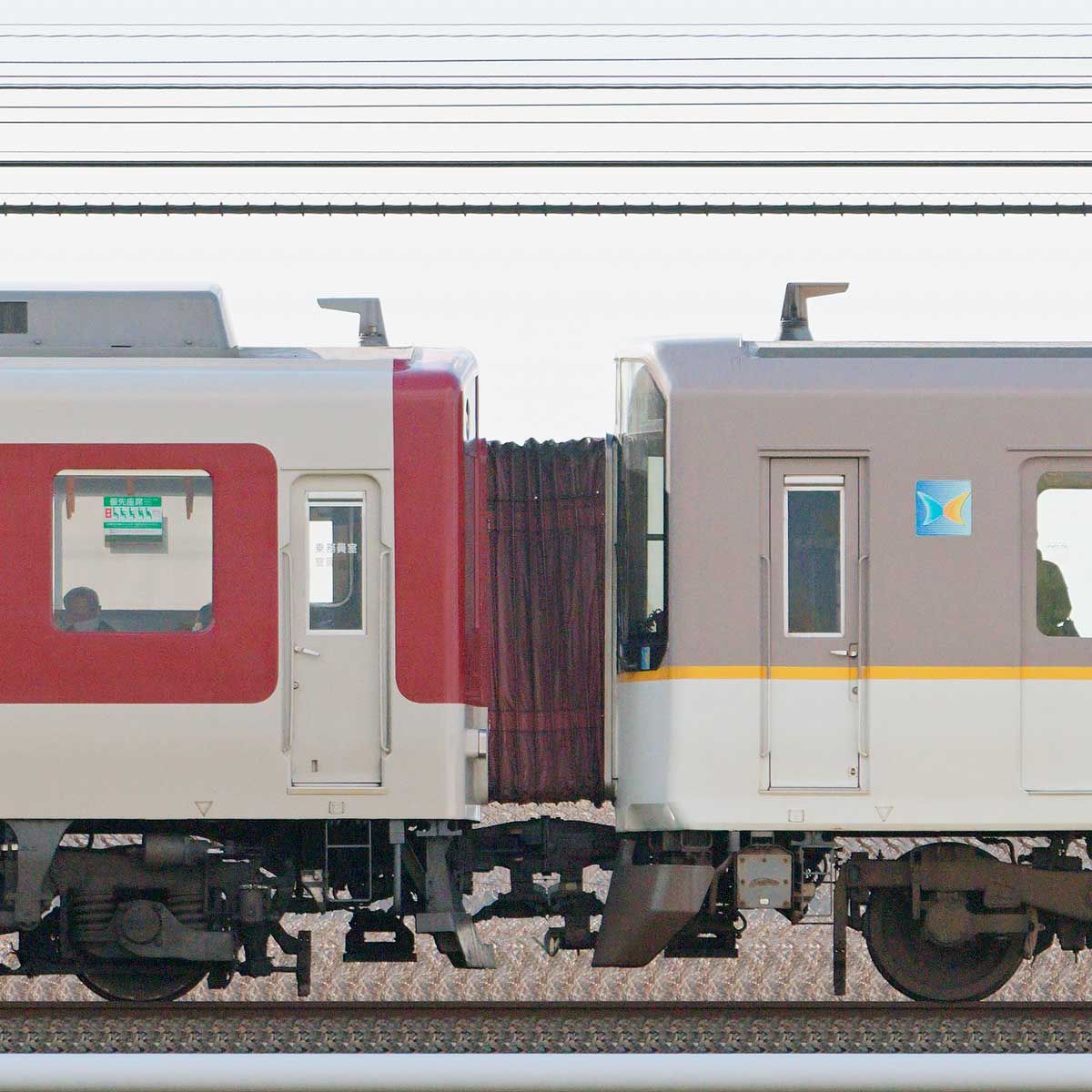 近鉄8810系FL22・8822編成＋9020系EE23・9023編成（山側
