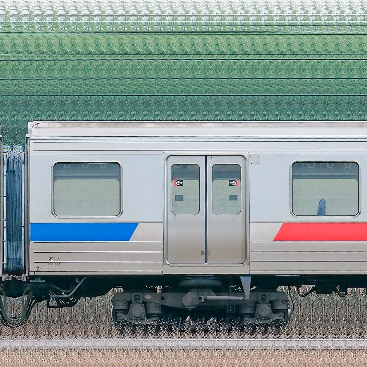 JR九州811系モハ811-8の側面写真｜RailFile.jp｜鉄道車両サイドビュー 