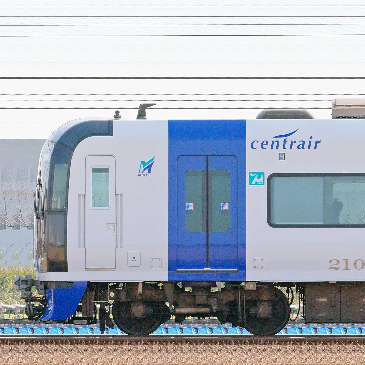 名鉄2000系「ミュースカイ」2002編成（海側）｜RailFile.jp
