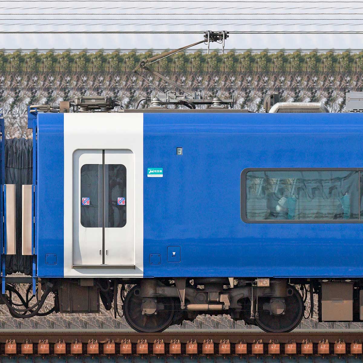 名鉄2000系「ブルーミュースカイ」モ2153の側面写真｜RailFile