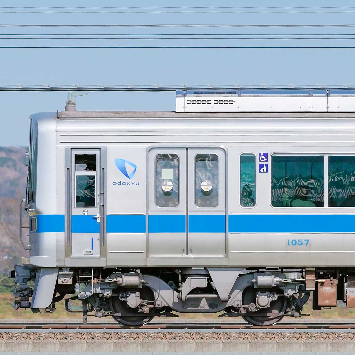 小田急1000形クハ1057（リニューアル車）の側面写真｜RailFile.jp｜鉄道車両サイドビューの図鑑