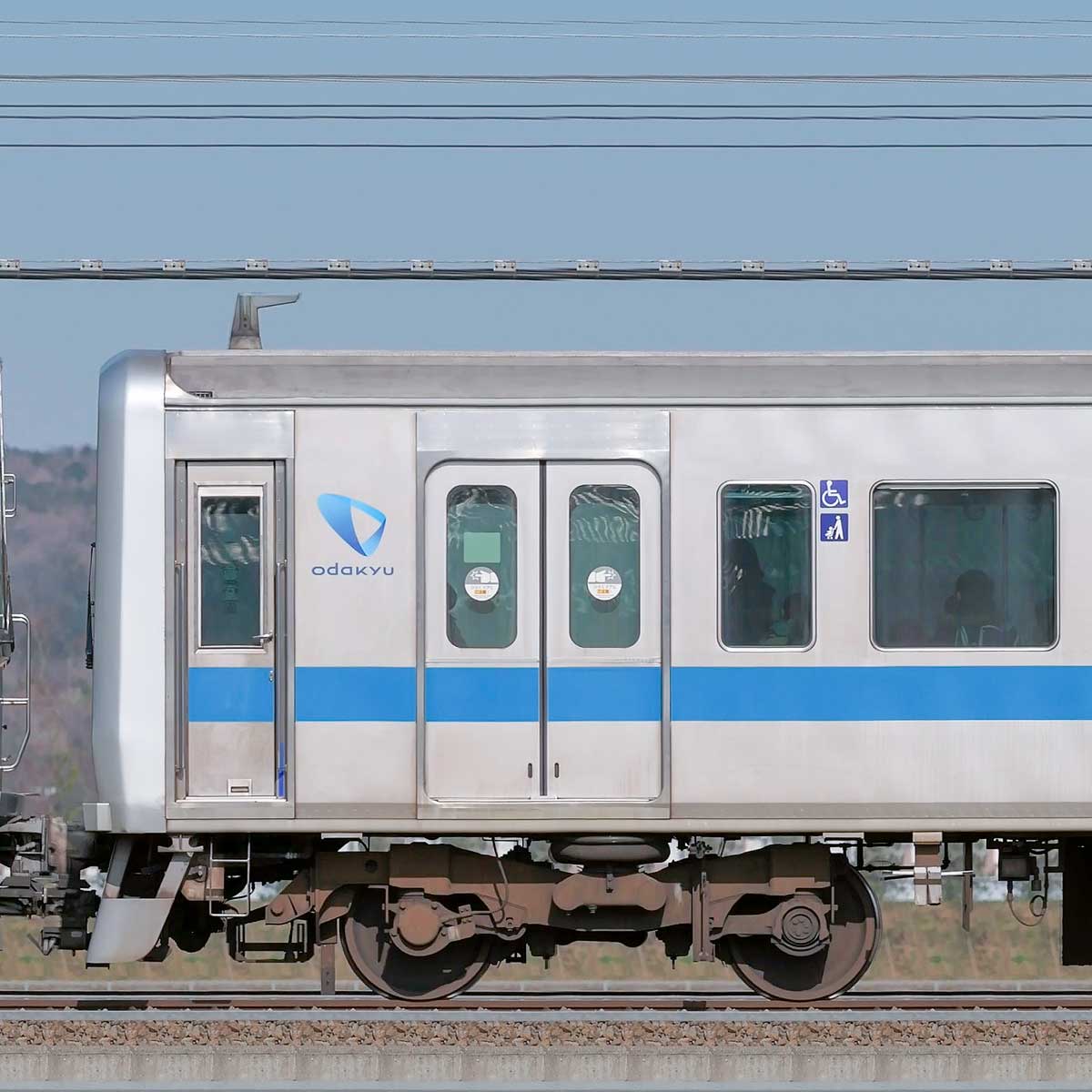 小田急3000形クハ3254（インペリアルブルー）の側面写真