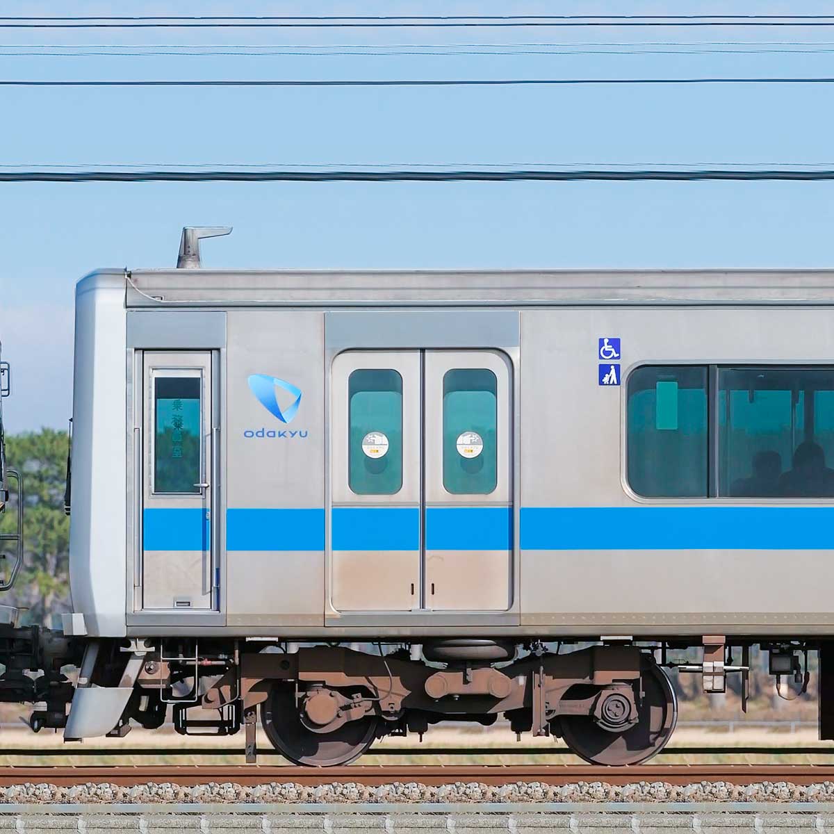 小田急3000形クハ3259（インペリアルブルー）の側面写真｜RailFile.jp