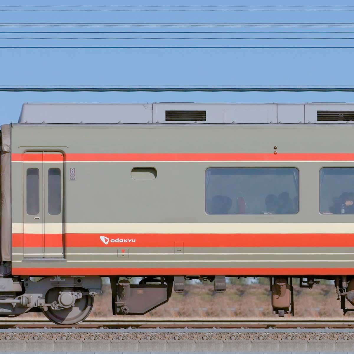 小田急7000形ロマンスカー「LSE」デハ7203の側面写真｜RailFile.jp