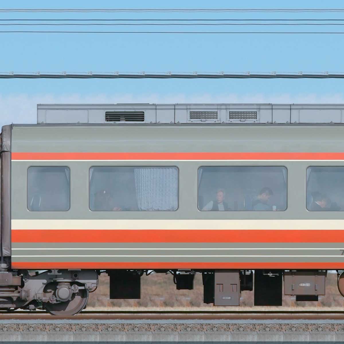 小田急7000形ロマンスカー「LSE」デハ7604の側面写真｜RailFile.jp｜鉄道車両サイドビューの図鑑