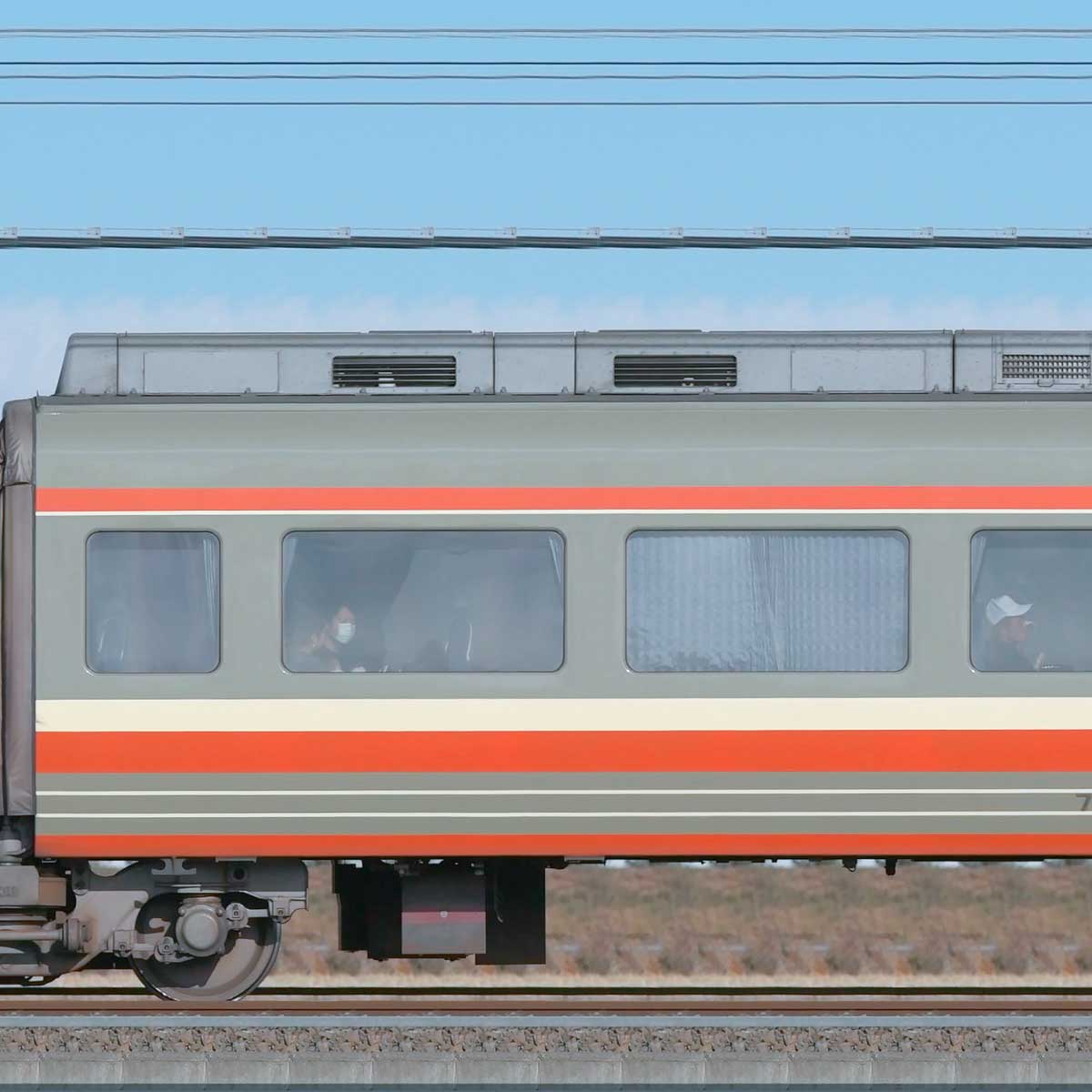 小田急7000形ロマンスカー「LSE」デハ7704の側面写真｜RailFile.jp｜鉄道車両サイドビューの図鑑