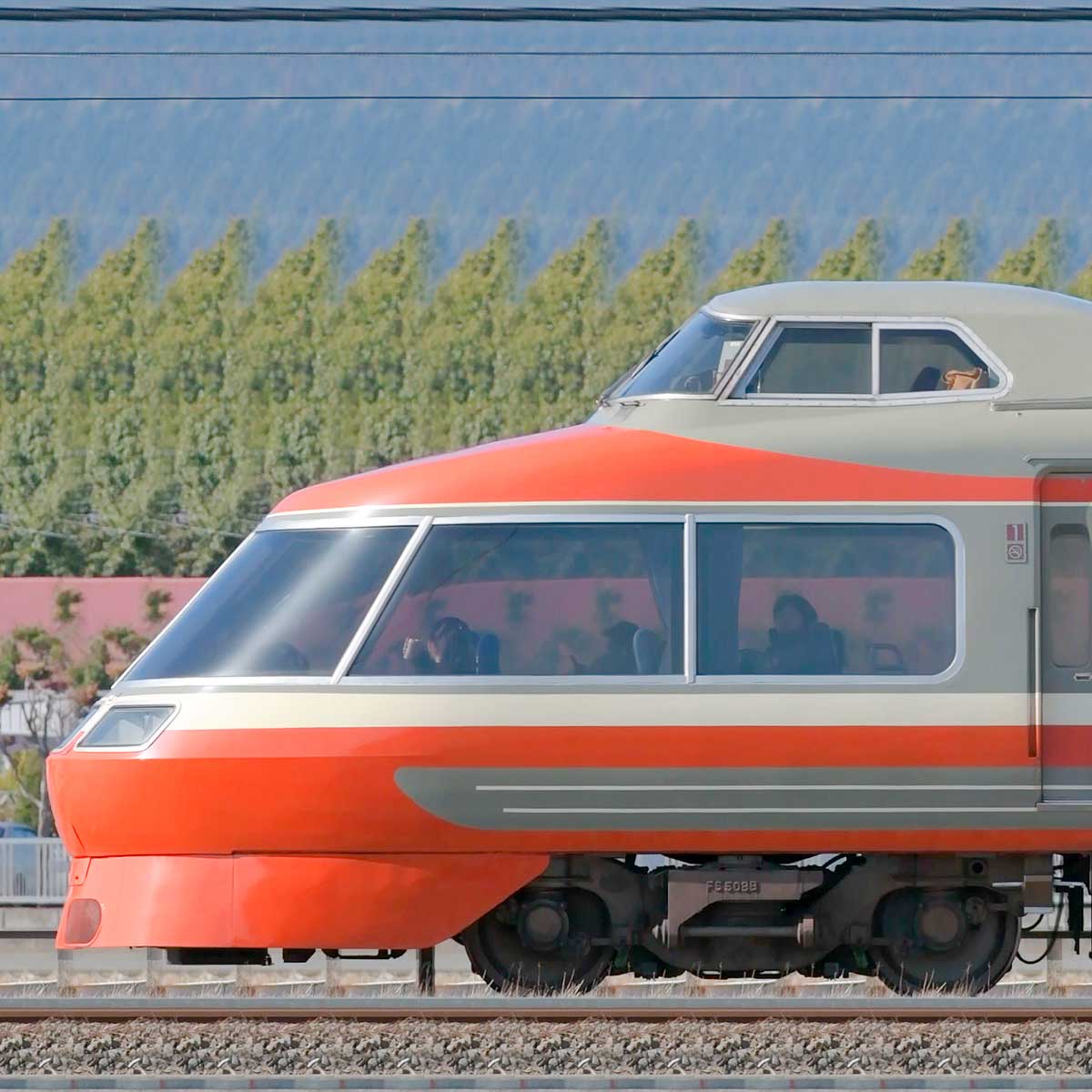 小田急7000形ロマンスカー「LSE」7004×11（海側）｜RailFile.jp｜鉄道車両サイドビューの図鑑