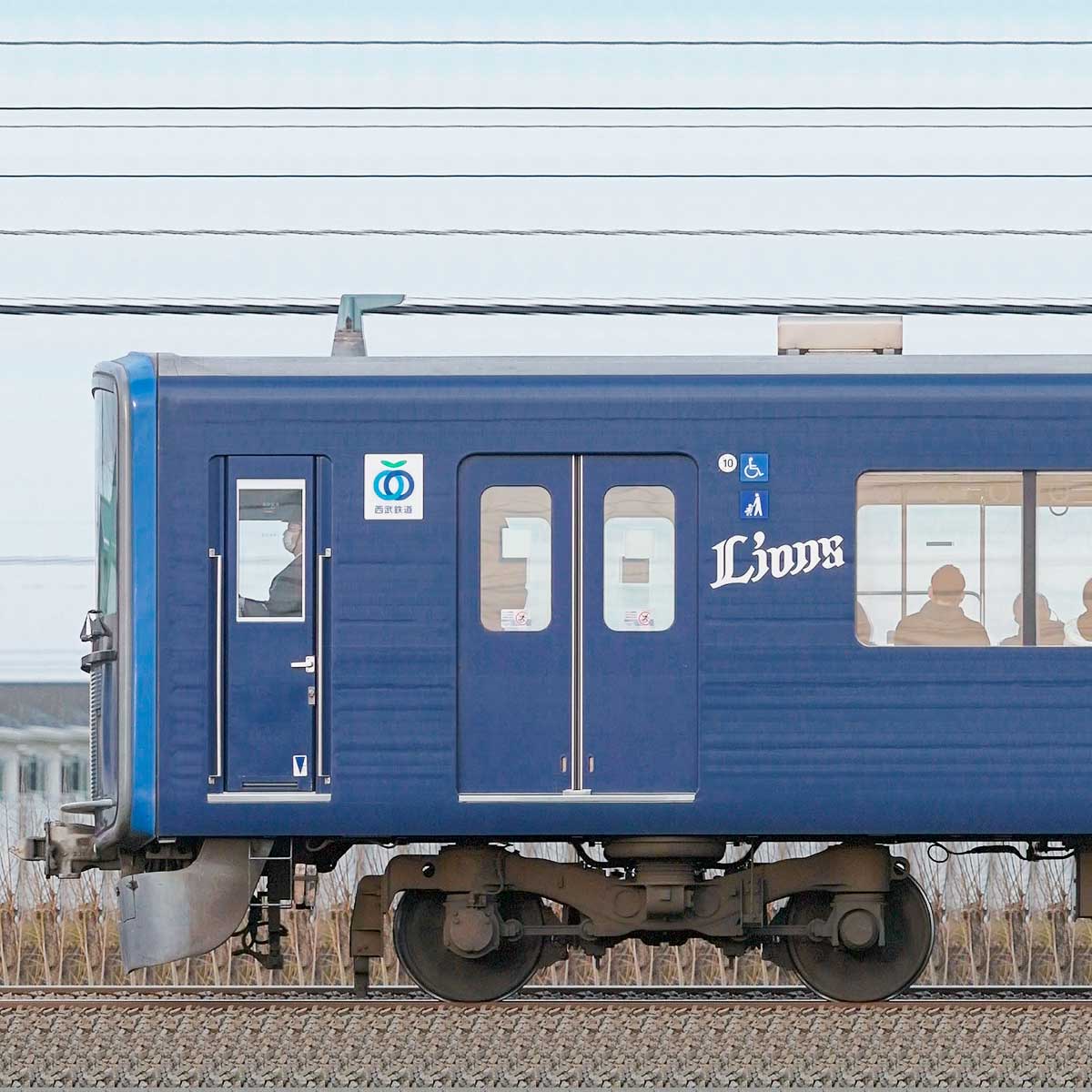 西武20000系20105編成三代目「L-train」（1位側）｜RailFile.jp｜鉄道