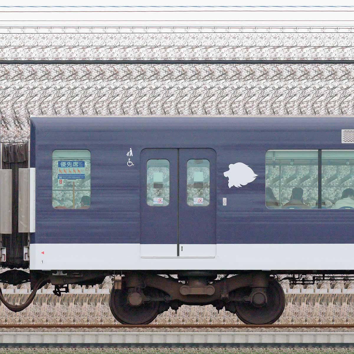 西武40000系四代目「L-train」サハ40452の側面写真｜RailFile.jp