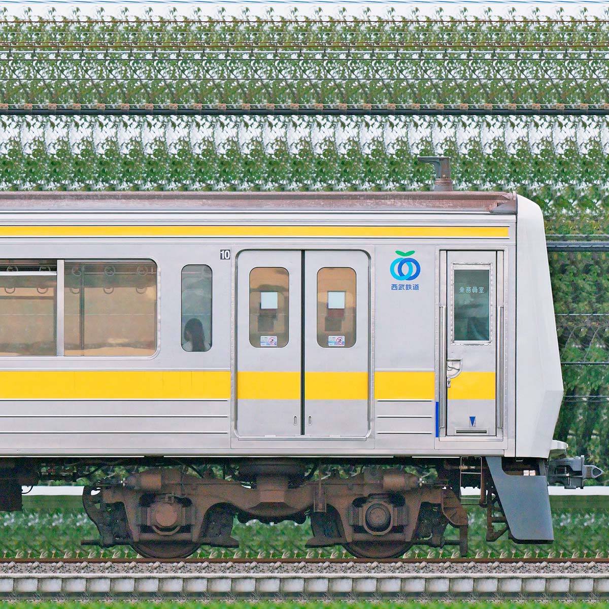 こうなってます。 西武6000系「西武有楽町線開通40周年記念車両」クハ6017の側面写真