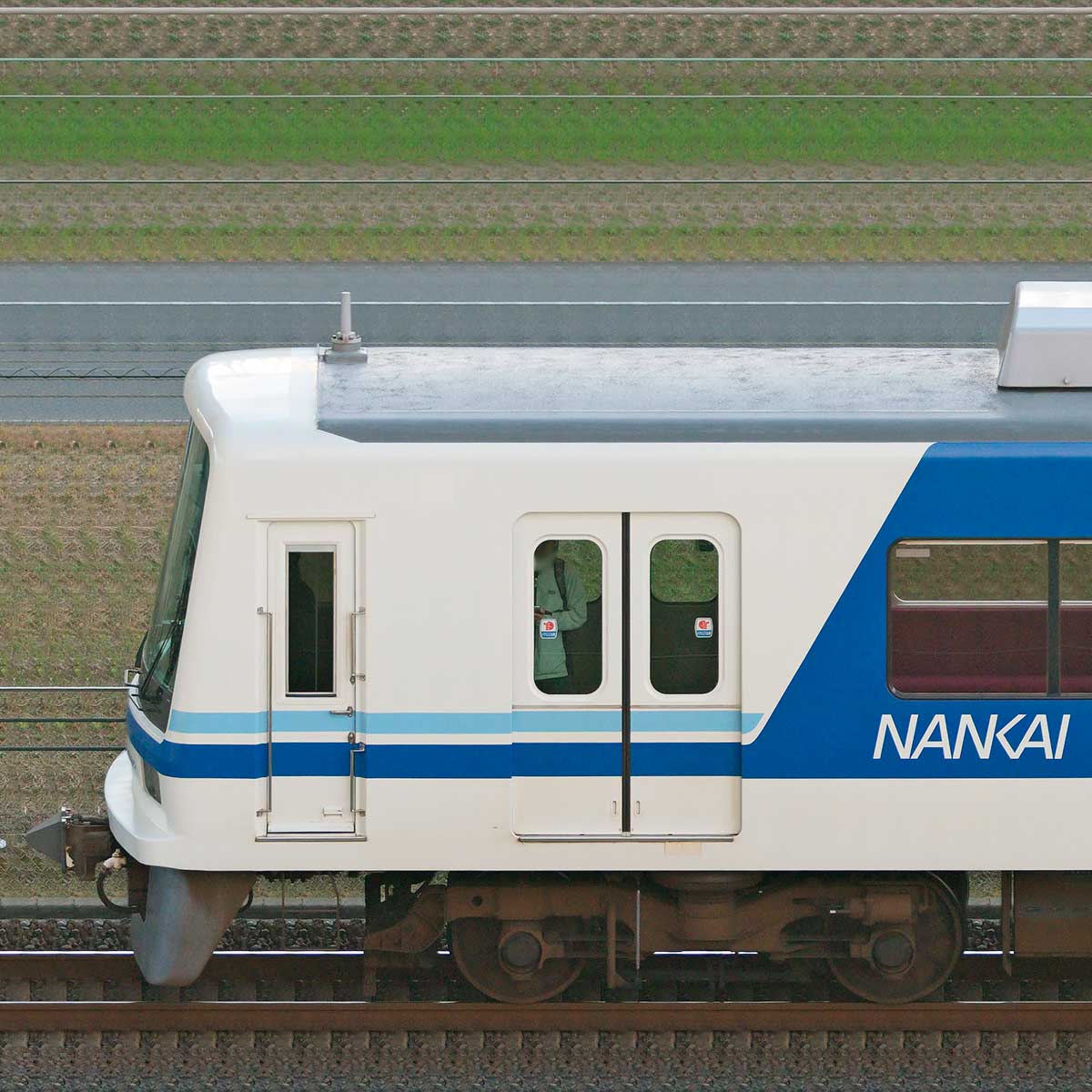 泉北高速5000系5501編成（南海マーク・海側）｜RailFile.jp