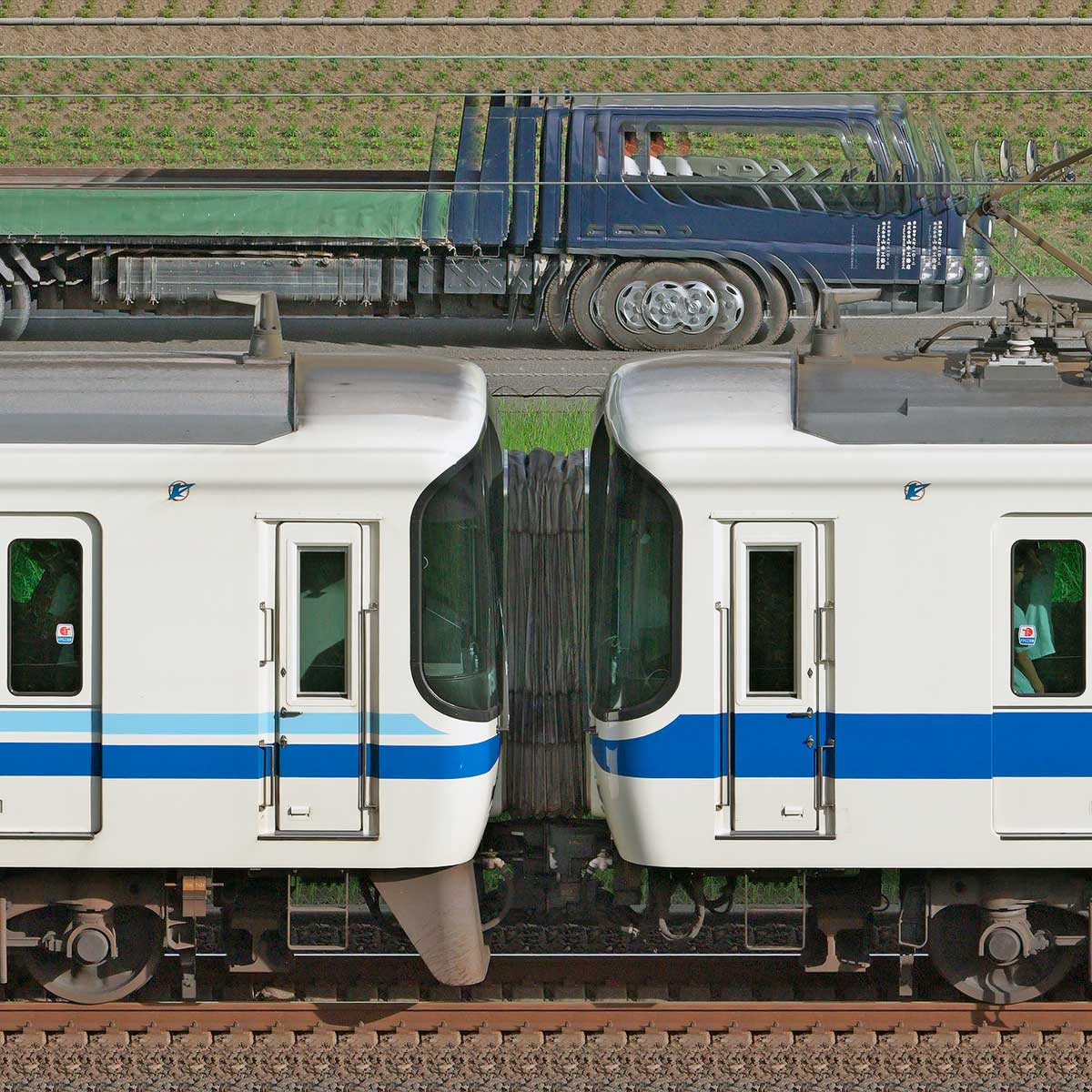泉北高速7020系7523編成＋7571編成（海側）｜RailFile.jp｜鉄道