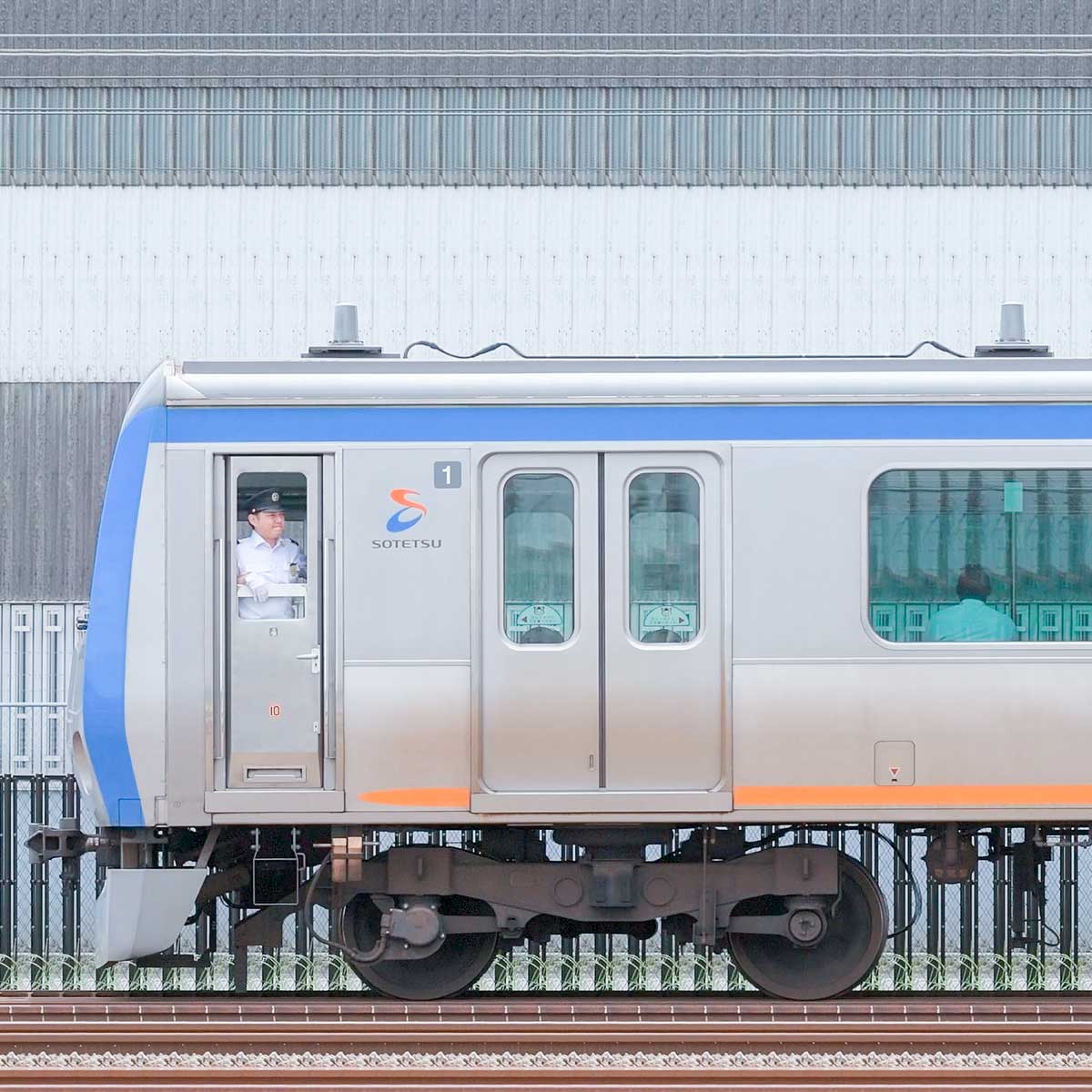 相鉄10000系10702×10（グループカラー・山側）｜RailFile.jp