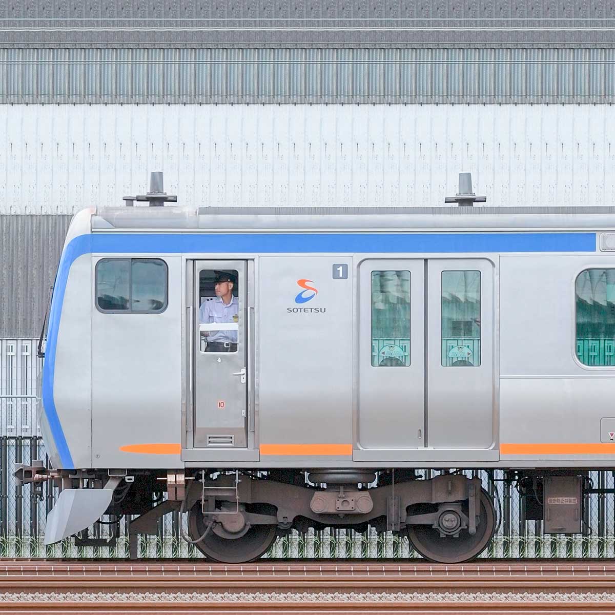 相鉄11000系クハ11002の側面写真｜RailFile.jp｜鉄道車両サイドビュー 
