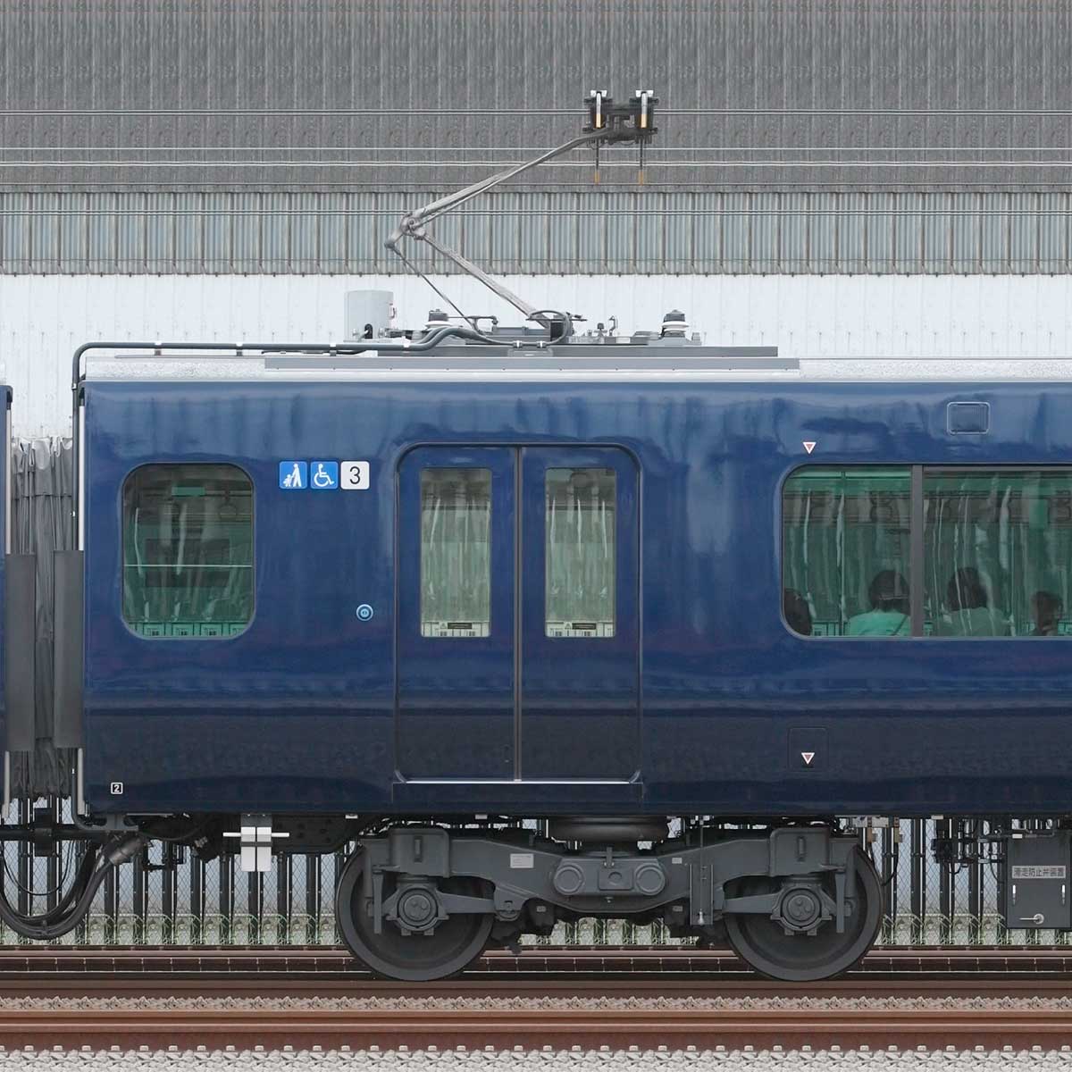 相鉄12000系モハ12301の側面写真｜RailFile.jp｜鉄道車両サイドビュー 