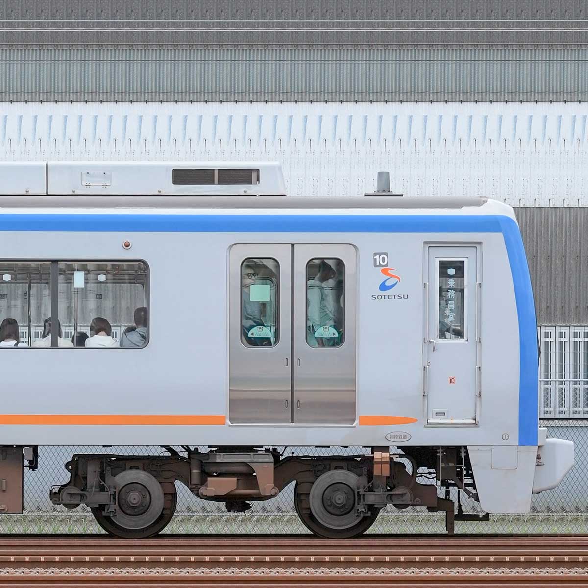 相鉄9000系クハ9501の側面写真｜RailFile.jp｜鉄道車両サイド