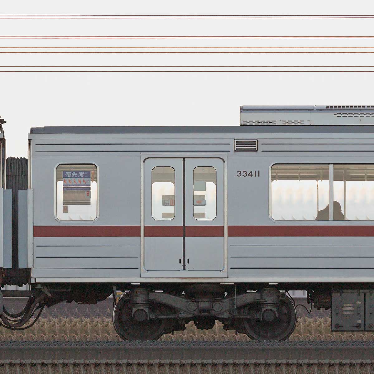 東武30000系モハ33411の側面写真｜RailFile.jp｜鉄道車両サイドビュー