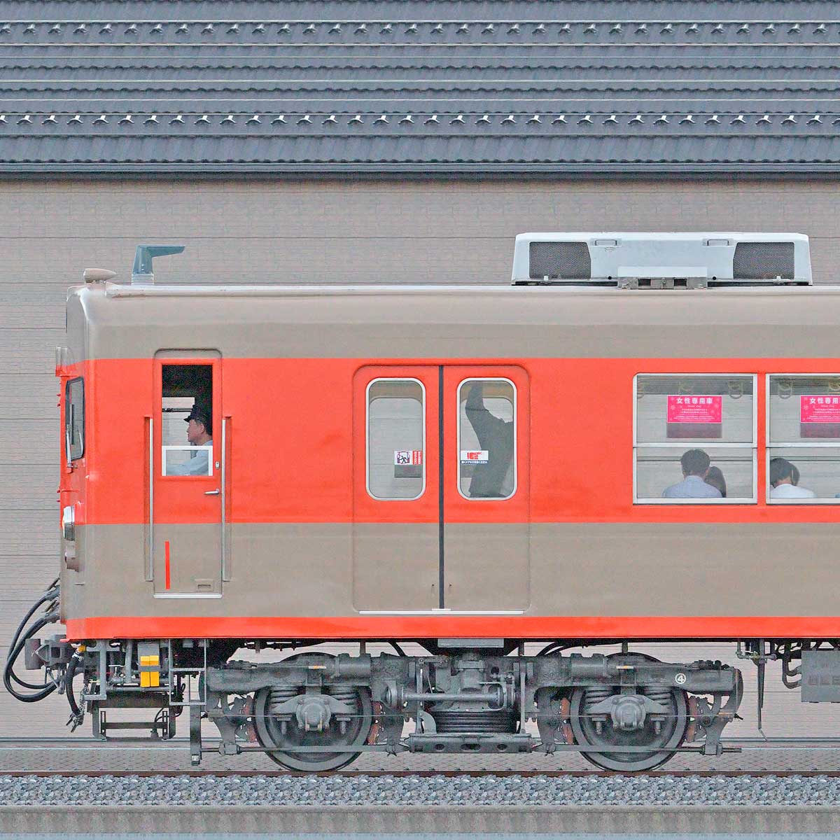 東武8000系クハ8111の側面写真｜RailFile.jp｜鉄道車両サイド