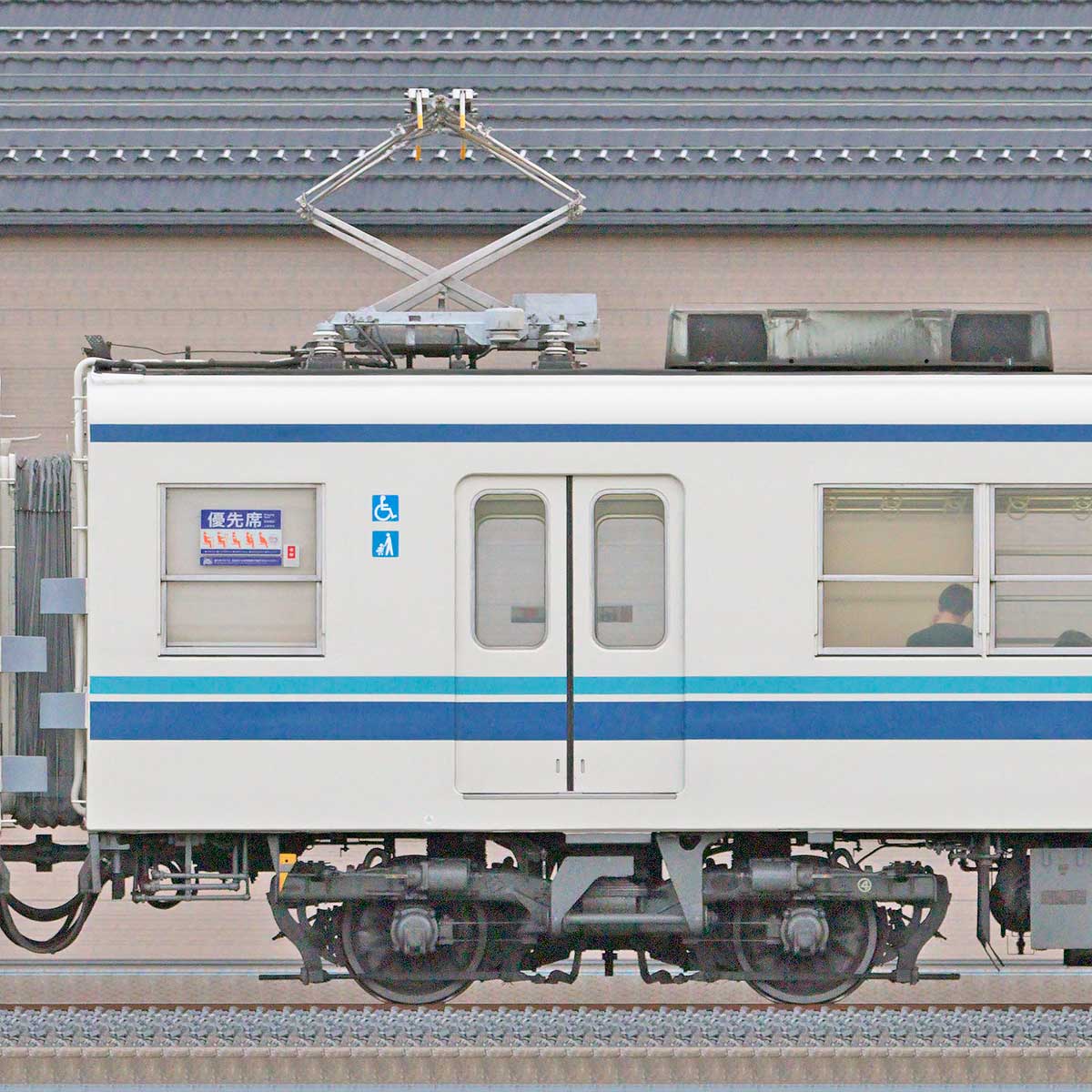 東武8000系モハ8270の側面写真｜RailFile.jp｜鉄道車両サイドビューの図鑑