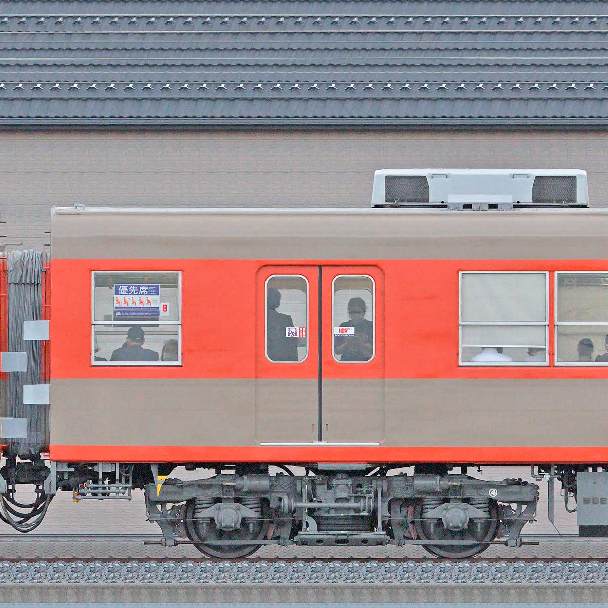東武8000系モハ8811の側面写真｜RailFile.jp｜鉄道車両サイドビューの図鑑