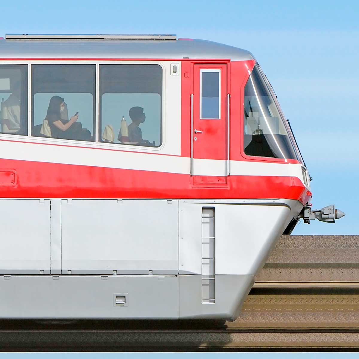 東京モノレール1000形「500形復刻塗装」1054の側面写真｜RailFile.jp