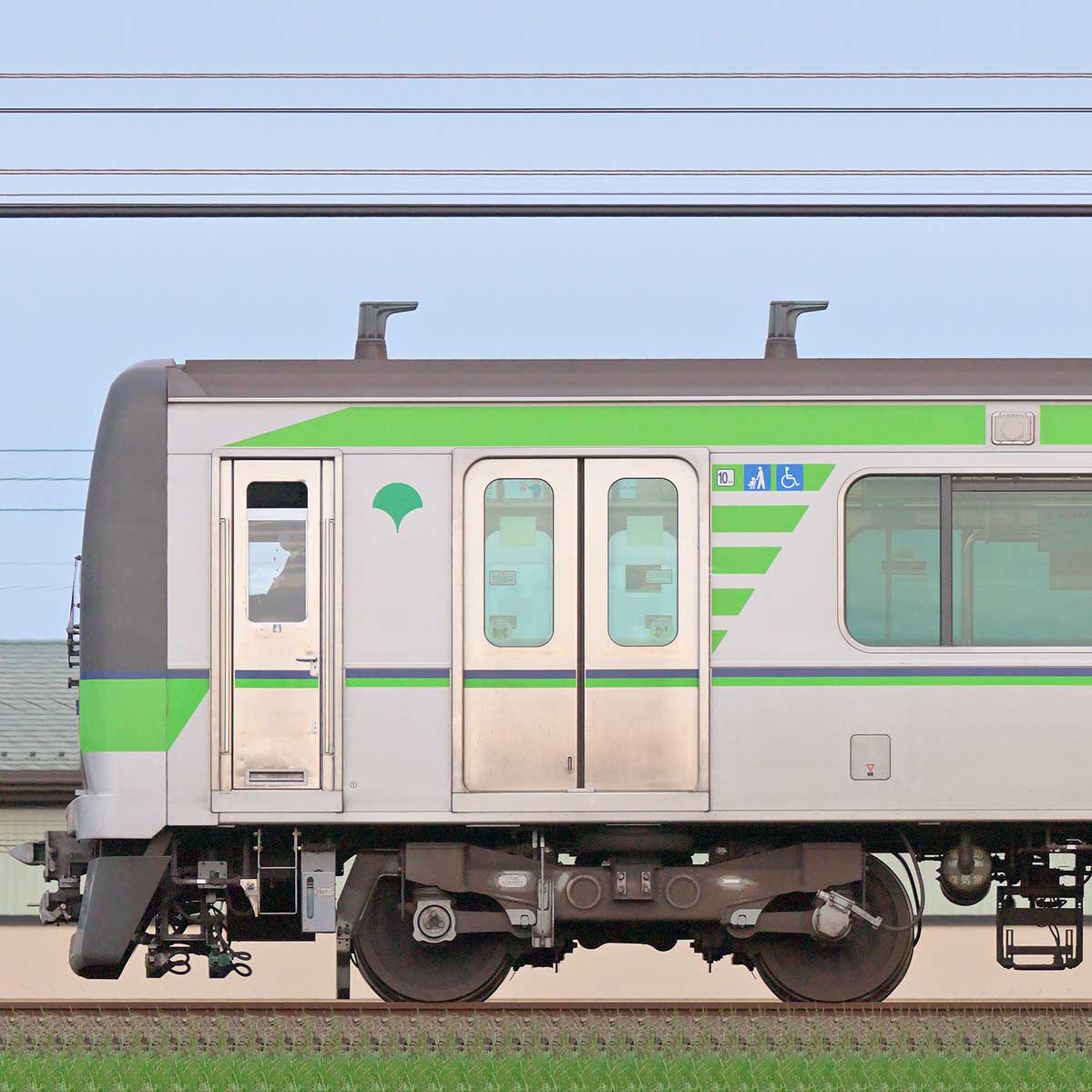 東京都交通局 新宿線 10-300形6次車10-660編成（山側）｜RailFile.jp｜鉄道車両サイドビューの図鑑