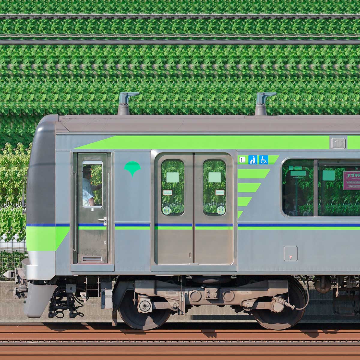 東京都交通局 新宿線 10-300形6次車10-660編成（海側
