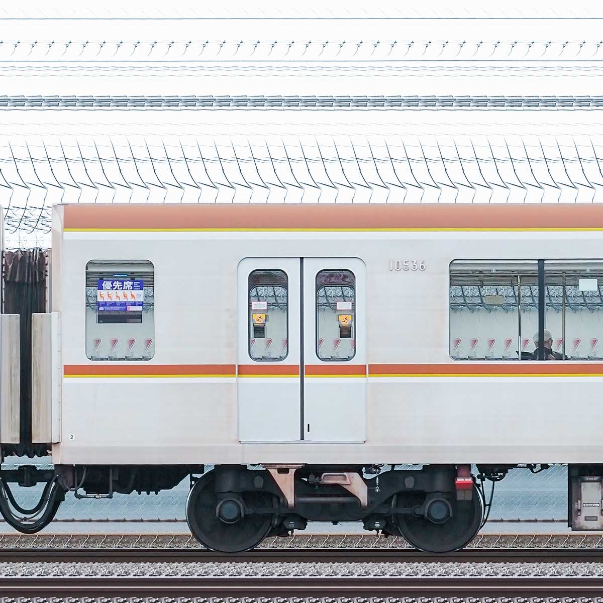 東京メトロ10000系10536の側面写真｜RailFile.jp｜鉄道車両サイドビューの図鑑