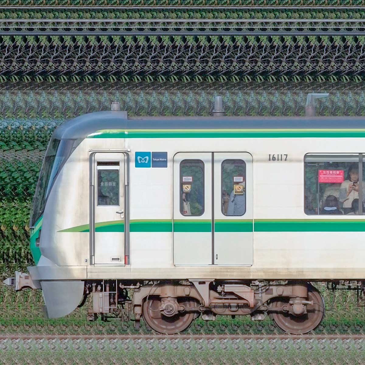 東京メトロ16000系16117編成 綾瀬検車区第57編成 海側 Railfile Jp 鉄道車両サイドビューの図鑑