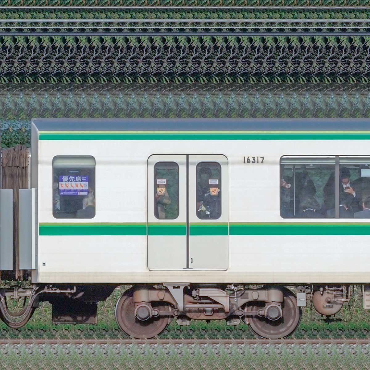 【鉄道廃品】東京メトロ　車両側面ロゴプレート 鉄道廃品】東京メトロ 車両側面ロゴプレート