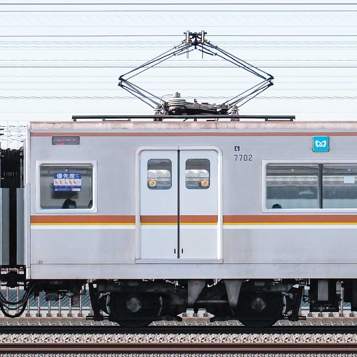 鉄道廃品】鉄道看板 東京メトロ 車両側面ロゴ 約26x26cm J2 H2435 - 鉄道
