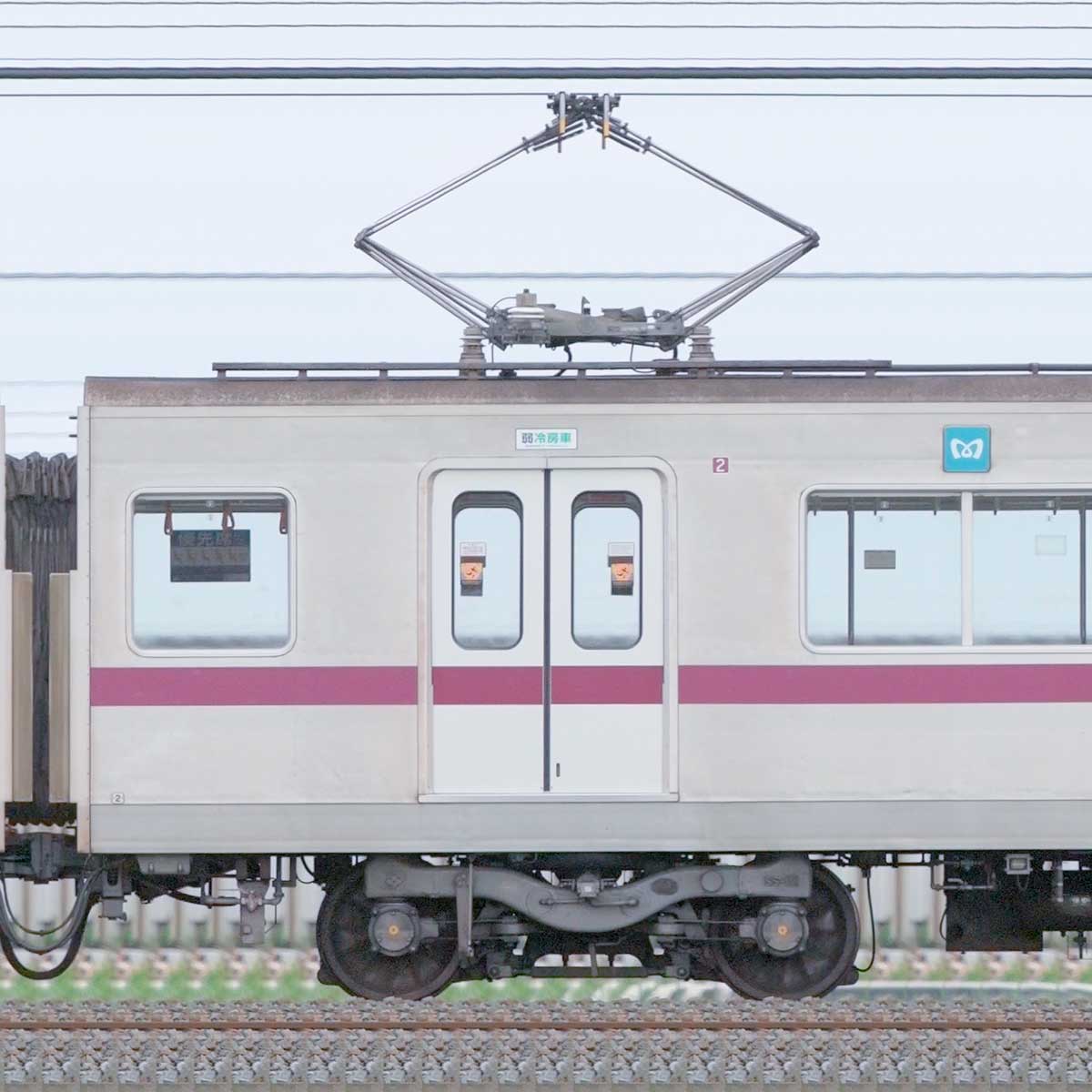 東京メトロ8000系8205の側面写真｜RailFile.jp｜鉄道車両サイドビュー