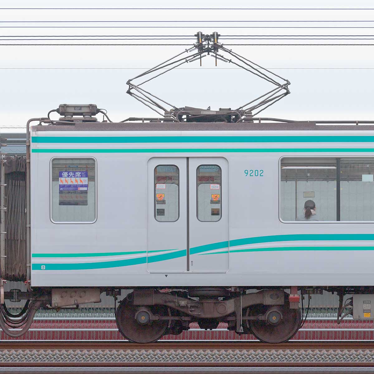 東京メトロ9000系リニューアル車9202の側面写真｜RailFile.jp｜鉄道車両サイドビューの図鑑