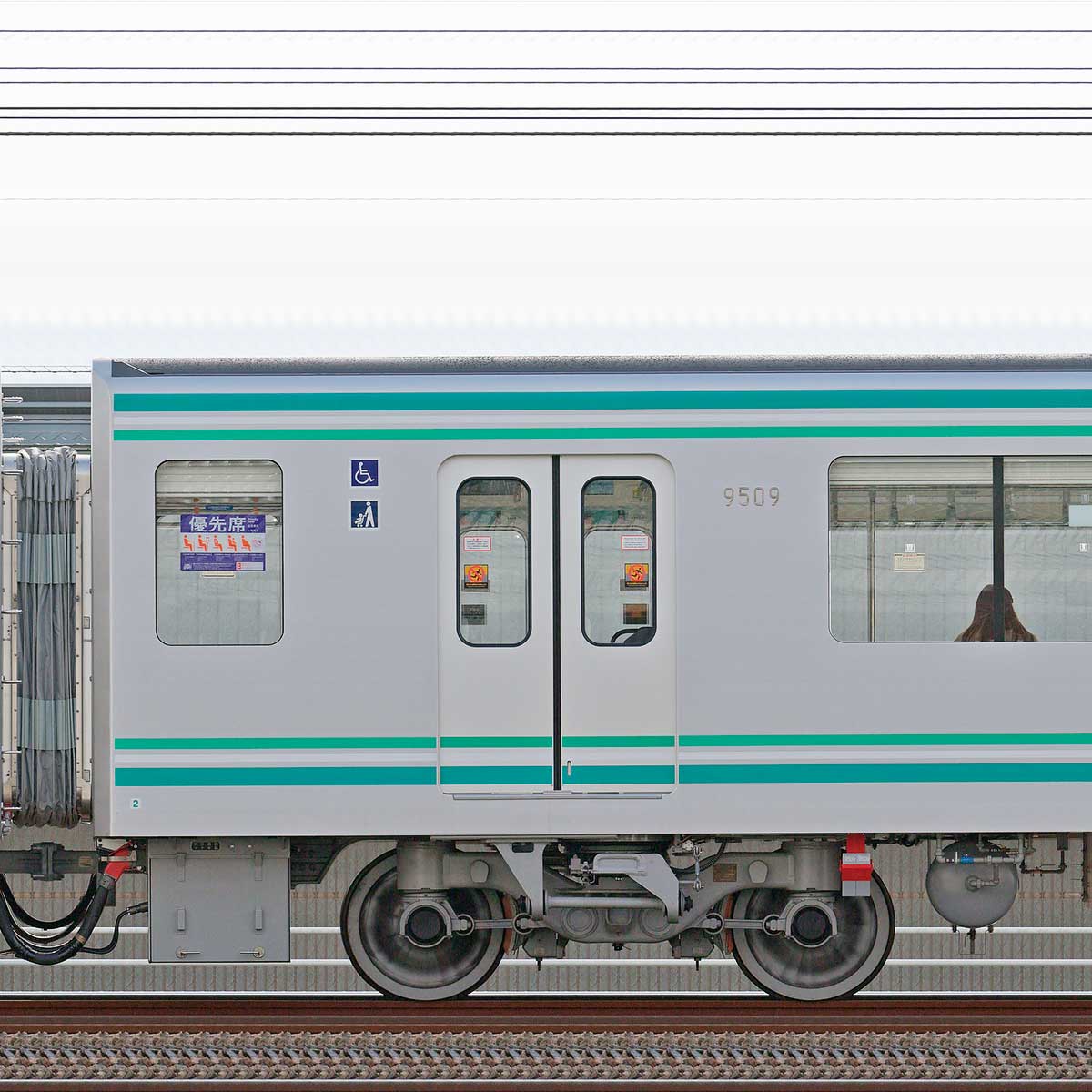 東京メトロ9000系9509の側面写真｜RailFile.jp｜鉄道車両サイド