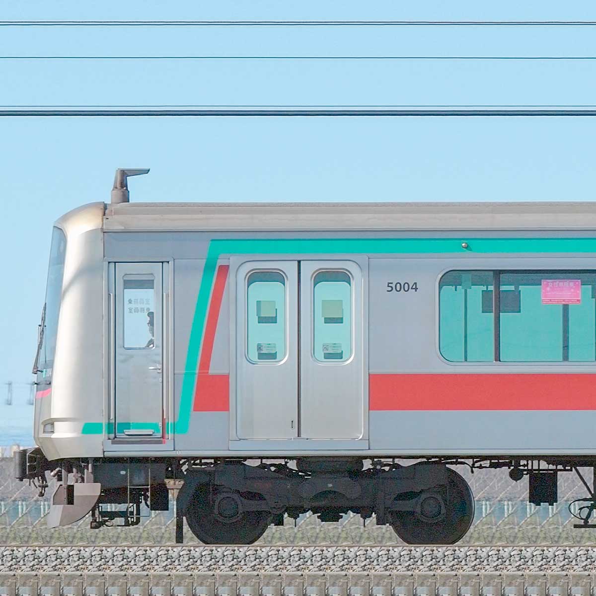 東急5000系5104編成（海側）｜RailFile.jp｜鉄道車両サイドビューの図鑑