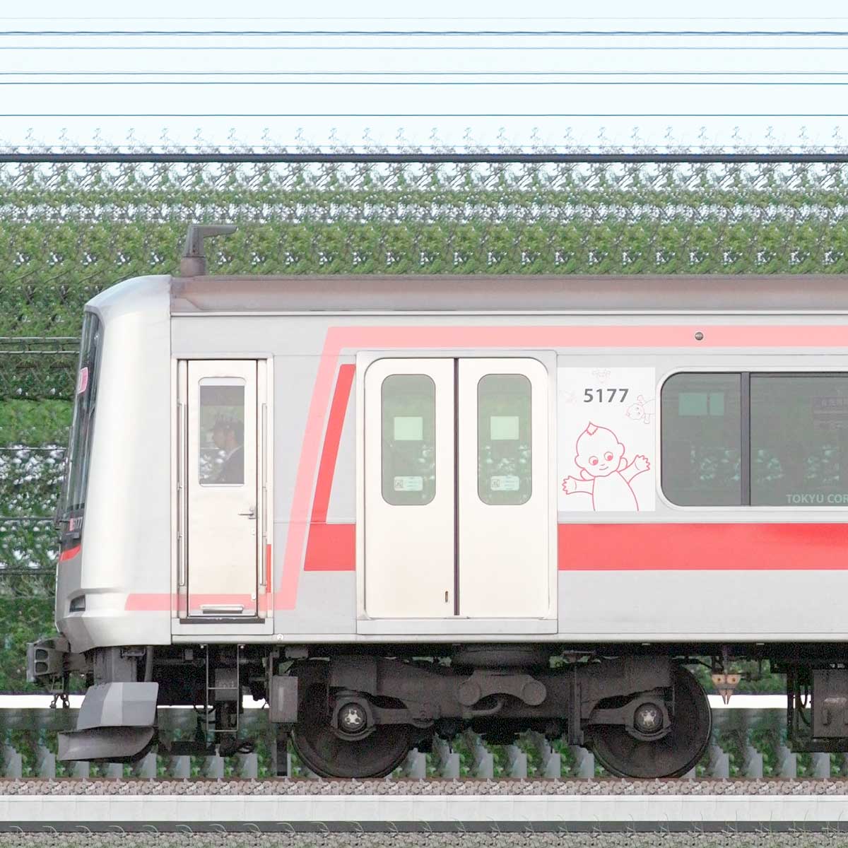 東急電鉄5050系クハ5177の側面写真｜RailFile.jp｜鉄道車両サイド